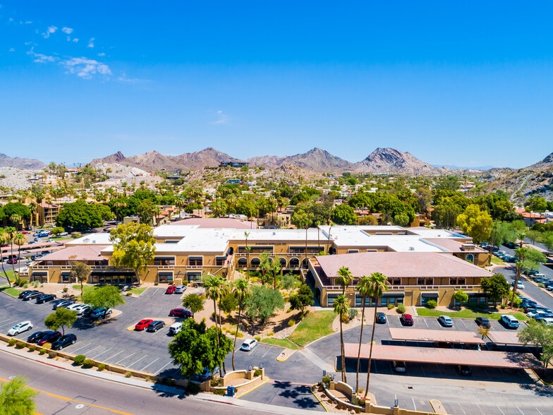 7500 N Dreamy Draw Dr, Phoenix, AZ for rent - Building Photo - Image 2 of 3