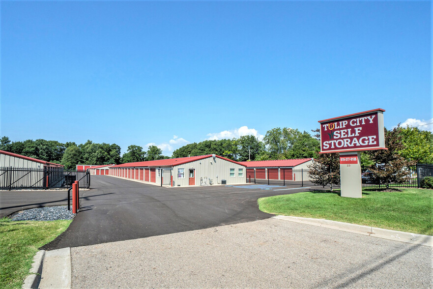 Tulip City / M40 Self Storage - UPDATED portfolio of 2 properties for sale on LoopNet.co.uk - Building Photo - Image 3 of 19