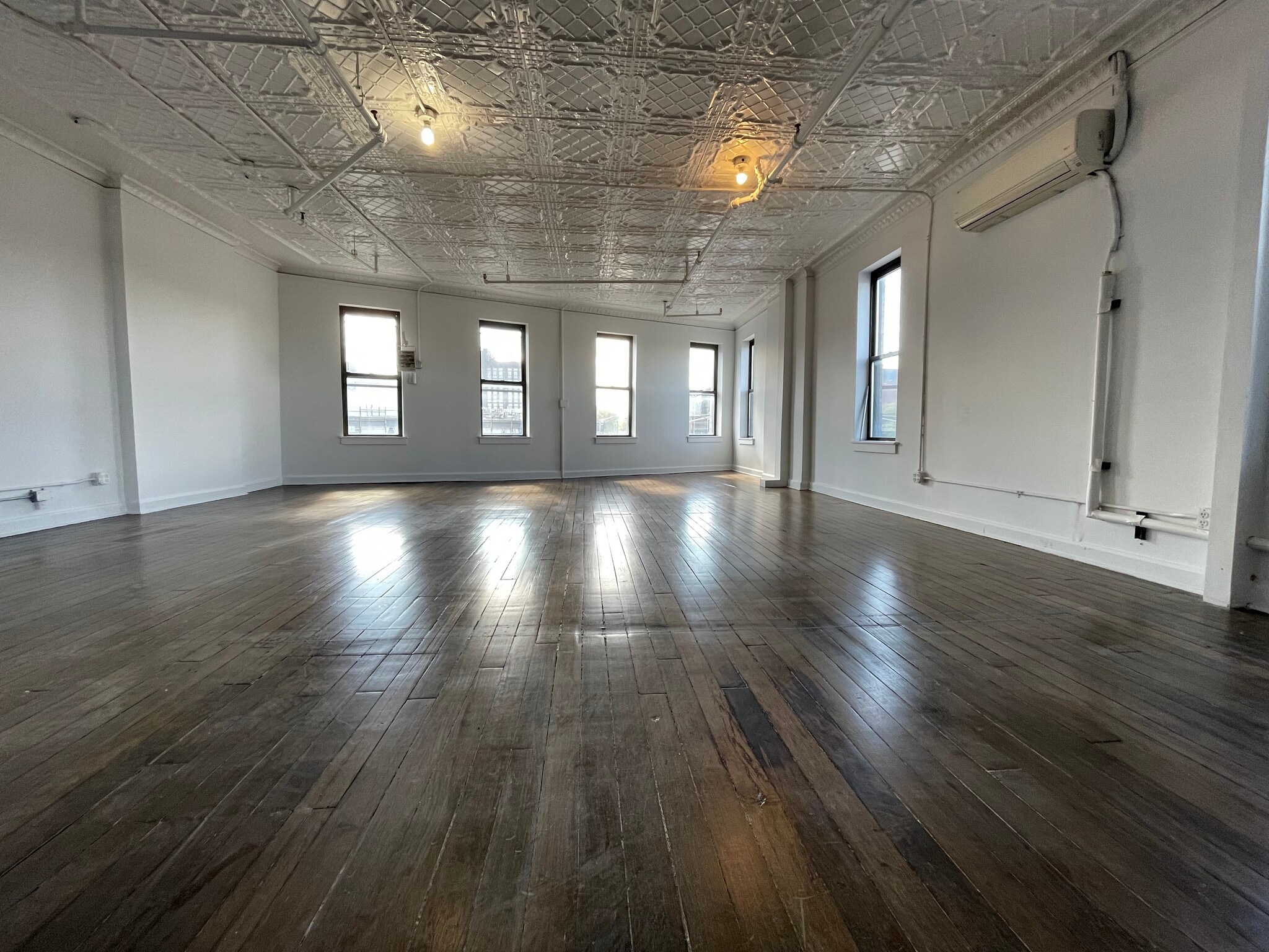 1 Knickerbocker Ave, Brooklyn, NY to rent Interior Photo- Image 1 of 7