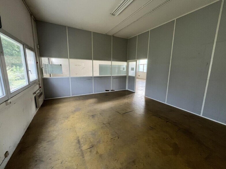 Industrial in Trappes to rent - Interior Photo - Image 3 of 8