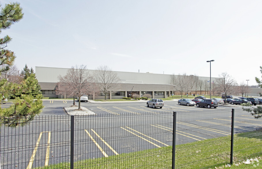 3800 Lapeer Rd, Auburn Hills, MI for rent - Building Photo - Image 1 of 6