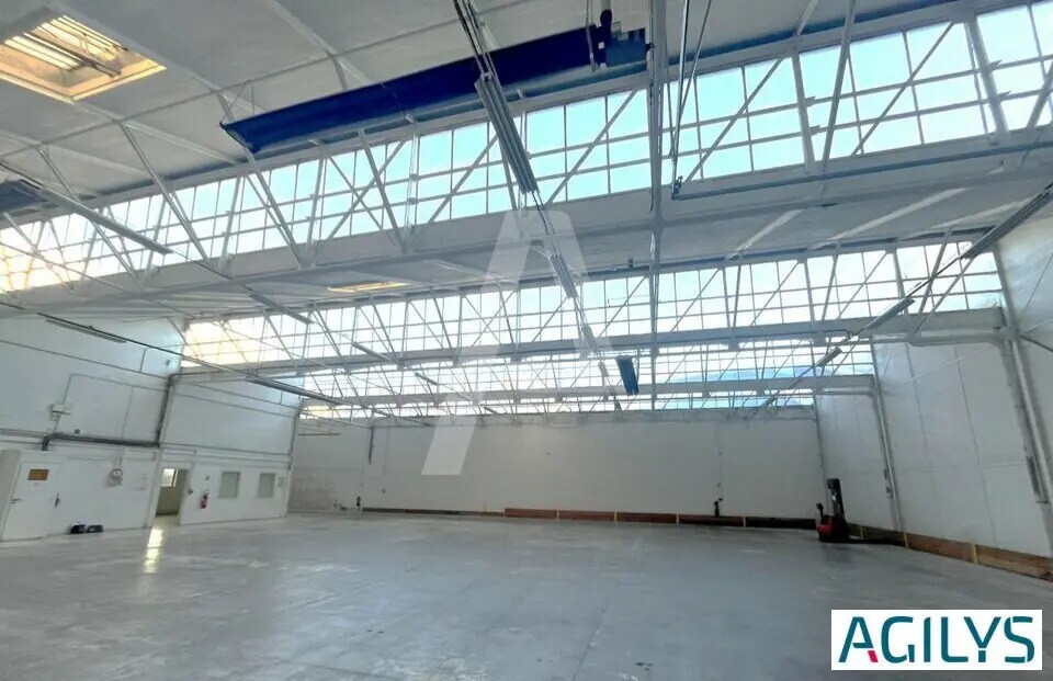 Light Industrial in Massy to rent Building Photo- Image 1 of 12