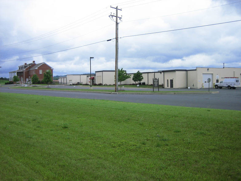 1200 Corporate Blvd, Lancaster, PA for rent - Building Photo - Image 1 of 5