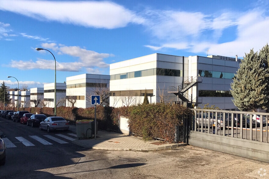 Office in Madrid, Madrid to rent - Building Photo - Image 3 of 4