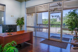 1100 N Main St, Boerne, TX to rent Interior Photo- Image 2 of 12