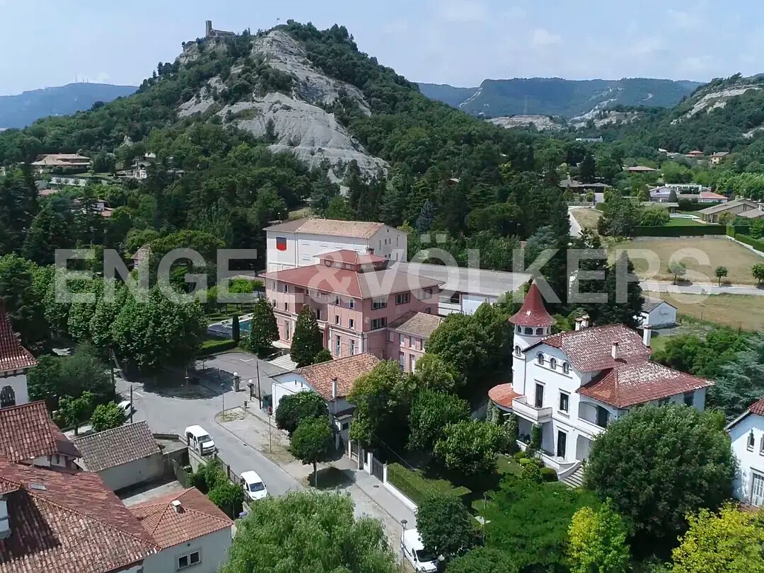 Specialist in Tona, Barcelona for sale Building Photo- Image 1 of 7