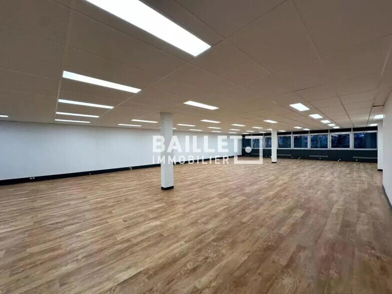 Office in Valbonne to rent - Interior Photo - Image 2 of 7