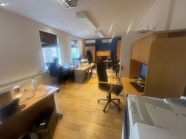 11 Station Rd, London to rent Interior Photo- Image 1 of 5