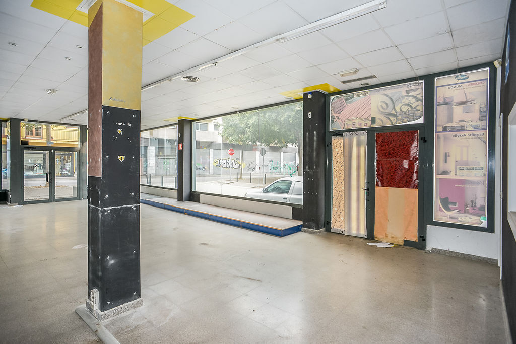 Retail in Girona, Gerona to rent Interior Photo- Image 1 of 13