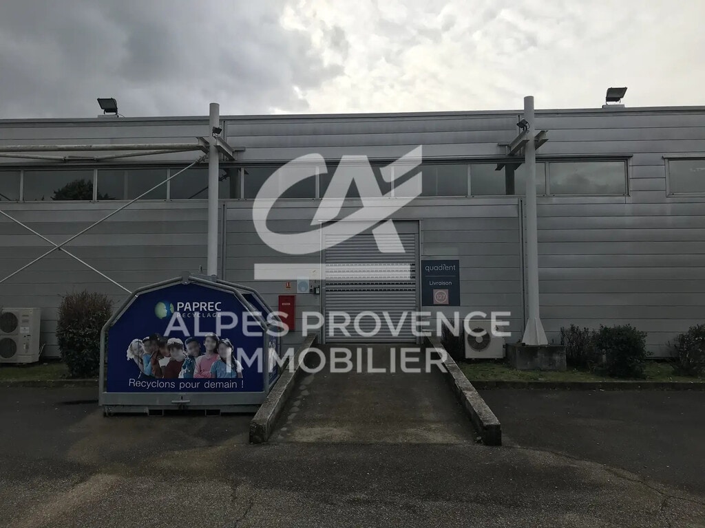Vente Local d'activités 2 700 m² - Photo 1