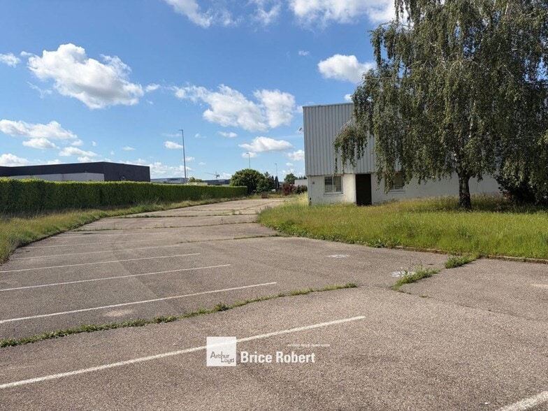 68 Avenue Des Freres Montgolfier, Genas to rent - Building Photo - Image 3 of 6