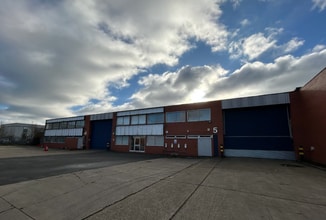 Skyport Industrial Estate, West Drayton to rent Building Photo- Image 1 of 2