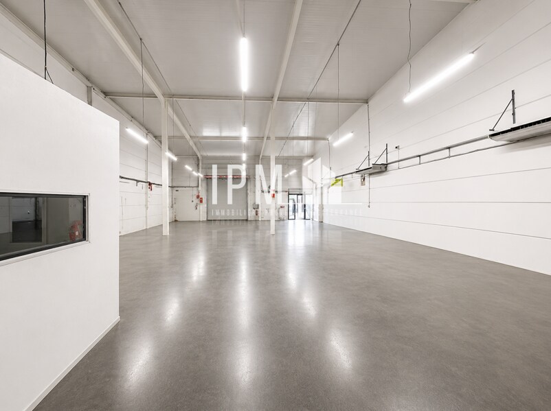 1187 Chemin Des Plantades, La Garde to rent Building Photo- Image 1 of 7