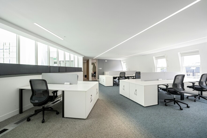 36-40 Jermyn St, London to rent - Interior Photo - Image 3 of 32