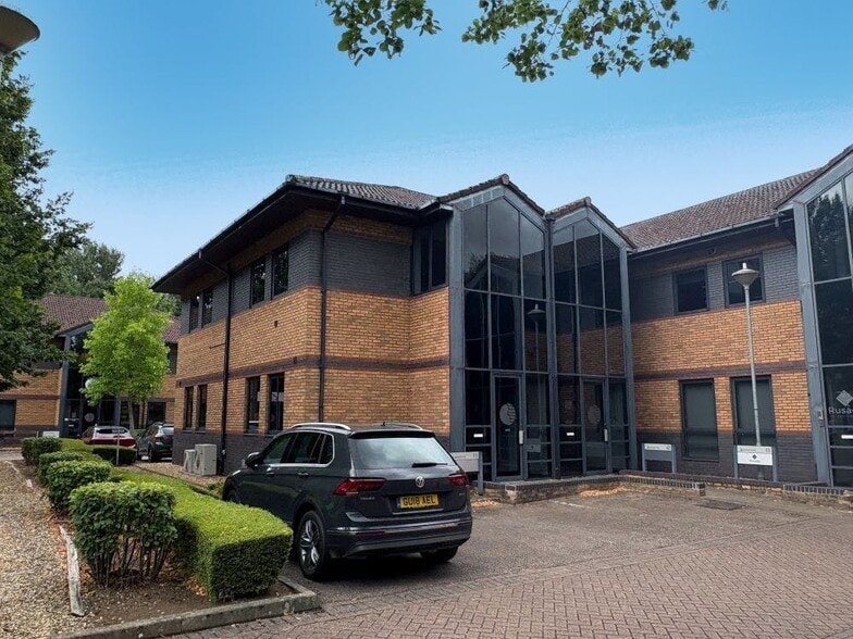 Trinity Way, Adderbury to rent - Building Photo - Image 1 of 52