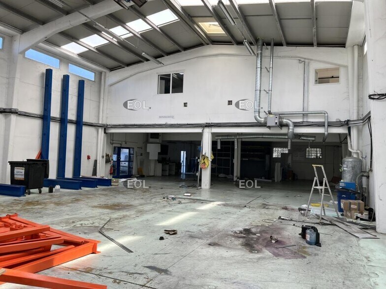Light Industrial in Argenteuil to rent - Interior Photo - Image 3 of 9