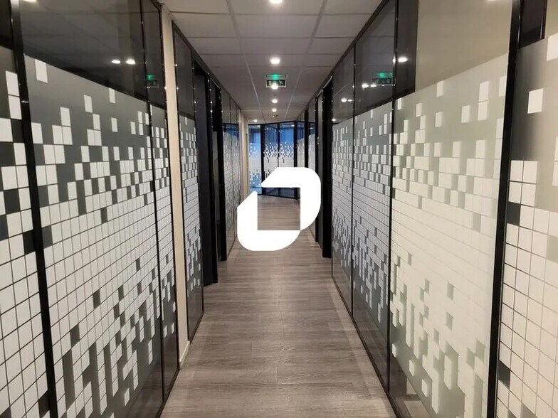 Office in Mérignac to rent - Building Photo - Image 3 of 10