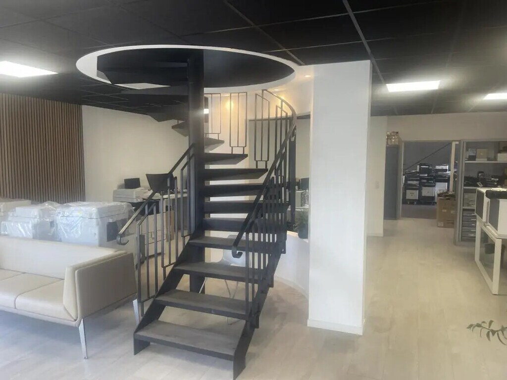 Location Commerce 328 m² - Photo 1