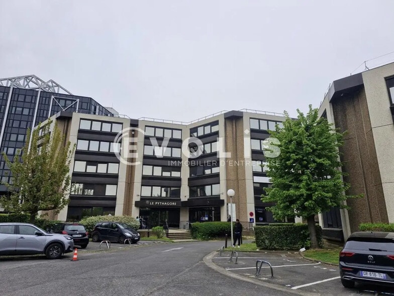 11 Rue Olof Palme, Créteil to rent - Building Photo - Image 2 of 24