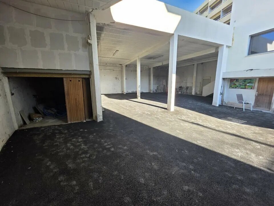 Location Entrepôt 304 m² - Photo 1