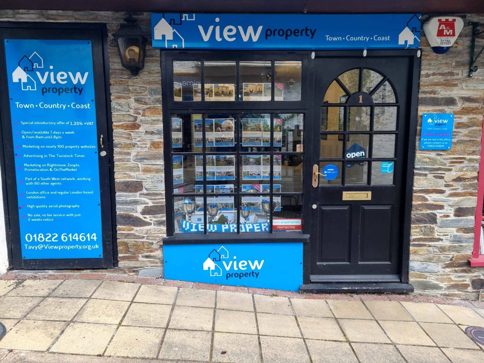 Paddons Row, Tavistock to rent Building Photo- Image 1 of 3
