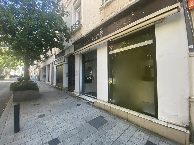Retail in Le Havre to rent - Building Photo - Image 1 of 7