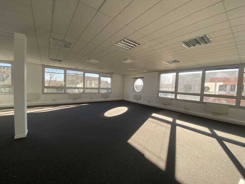 Office in Émerainville for sale - Building Photo - Image 3 of 7