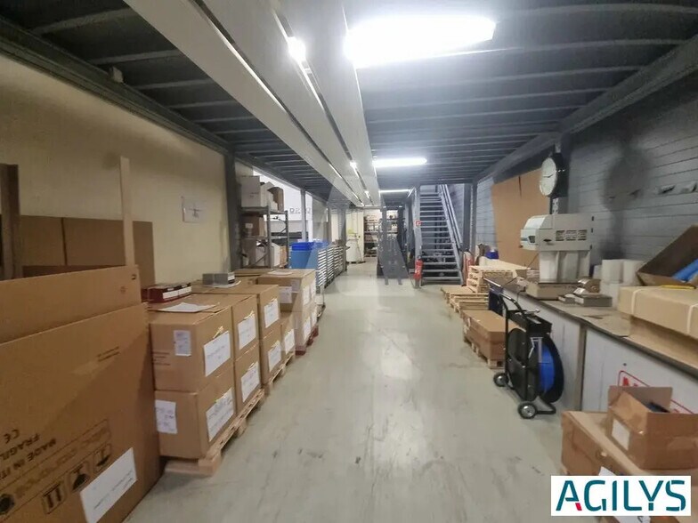 Light Industrial in Palaiseau for sale - Interior Photo - Image 3 of 8
