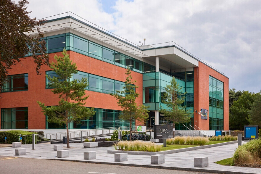 Wilmslow Rd, Manchester to rent - Building Photo - Image 1 of 17