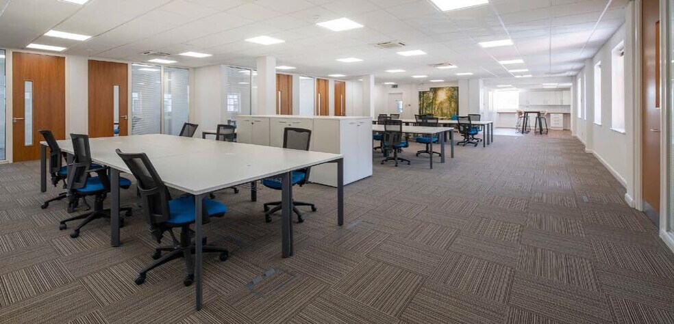 124 Bridge Rd, Chertsey to rent - Building Photo - Image 2 of 58