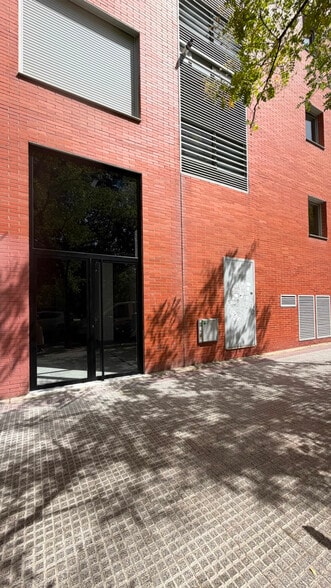Retail in Torrejón de Ardoz, Madrid to rent - Building Photo - Image 1 of 7