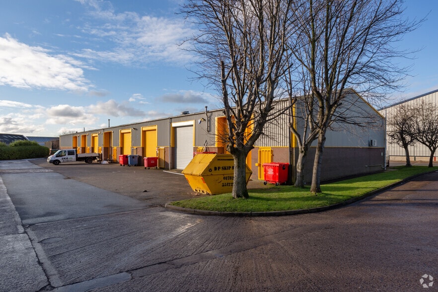 Dewsbury Rd, Stoke On Trent to rent - Primary Photo - Image 1 of 9