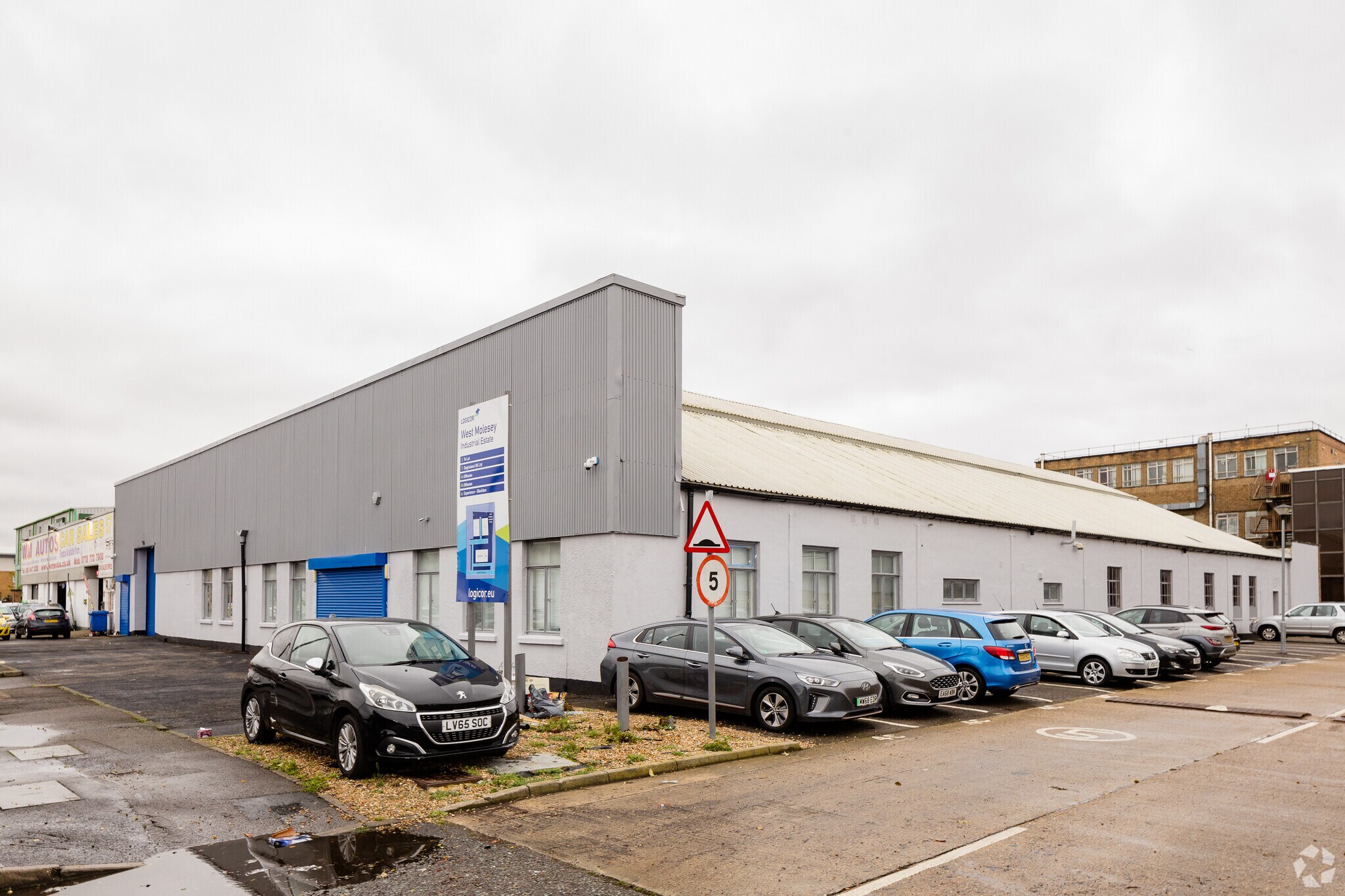 55 Central Av, West Molesey for sale Primary Photo- Image 1 of 1