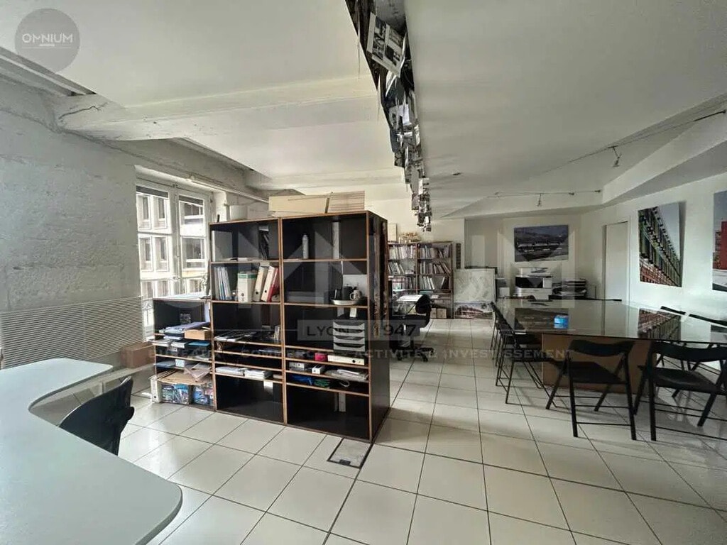 Location Bureaux 213 m² - Photo 1