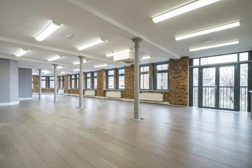 54 Commercial St, London to rent - Building Photo - Image 1 of 12