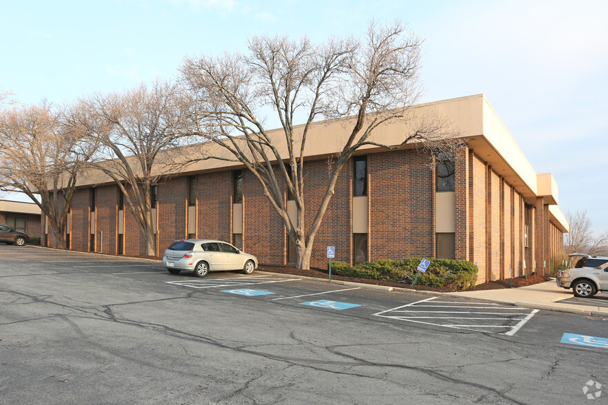 10500 Barkley St, Overland Park, KS for sale - Building Photo - Image 3 of 7