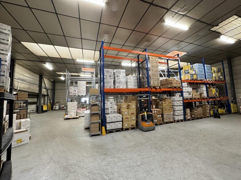 Light Industrial in Taverny for sale - Interior Photo - Image 3 of 9