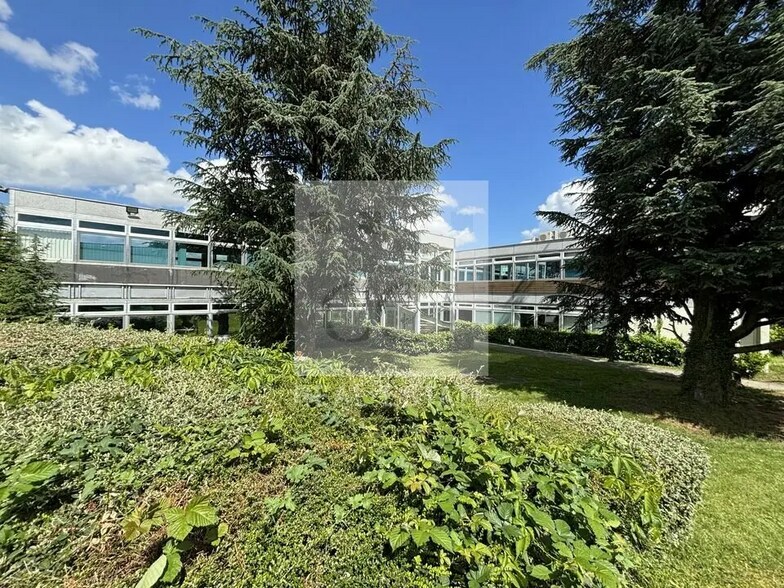 Office in Saint-Priest to rent - Building Photo - Image 2 of 26