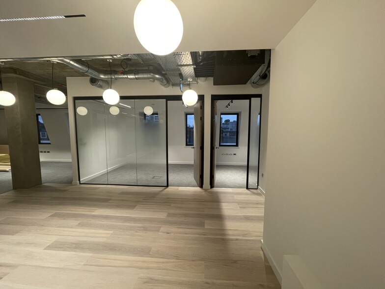 101-103 Baker St, London to rent - Building Photo - Image 3 of 4