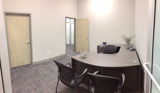 33 Market Point Dr, Greenville, SC to rent Interior Photo- Image 1 of 6