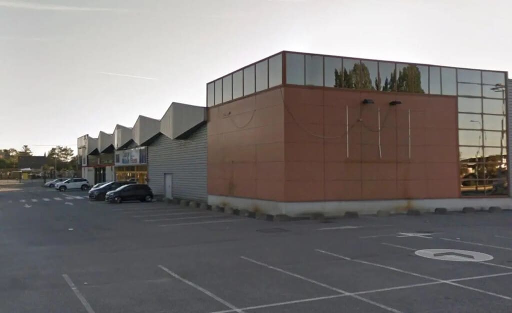 Location Commerce 1 145 m² - Photo 1