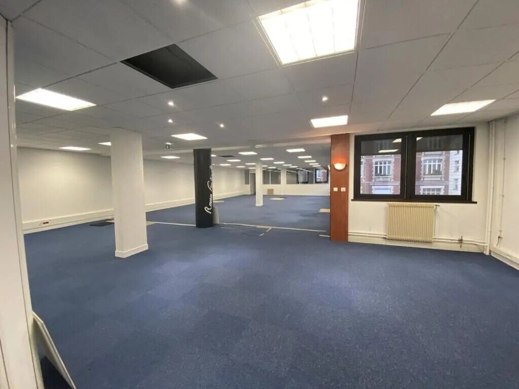 Location Bureaux 278 m² - Photo 1