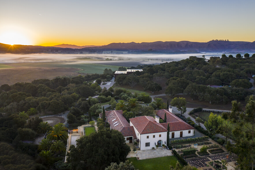 2075 Vineyard View Ln, Lompoc, CA for sale - Primary Photo - Image 1 of 1