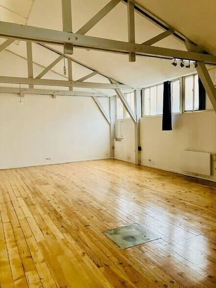 Office in Montreuil to rent - Building Photo - Image 2 of 8