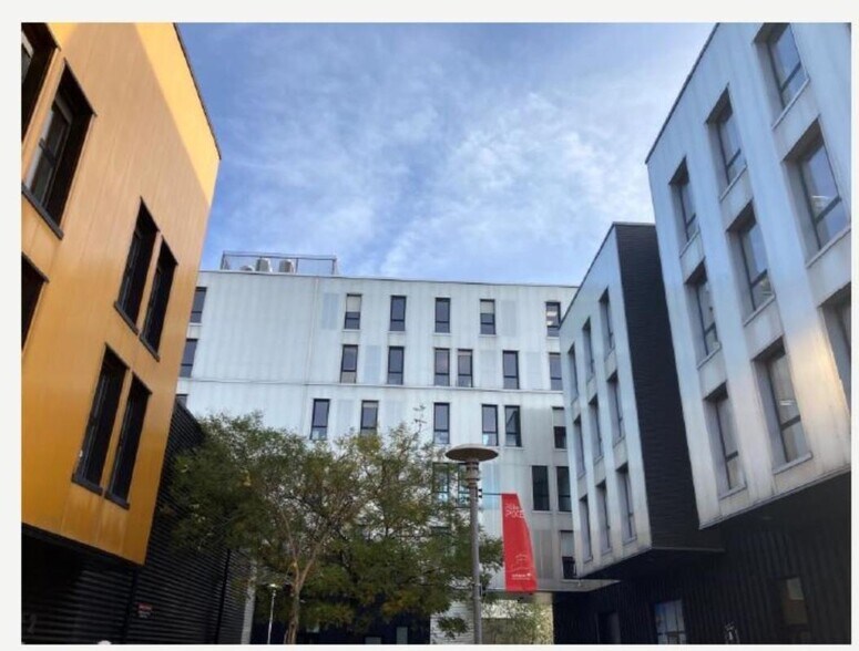 26 Rue Emile Decorps, Villeurbanne to rent - Building Photo - Image 2 of 18