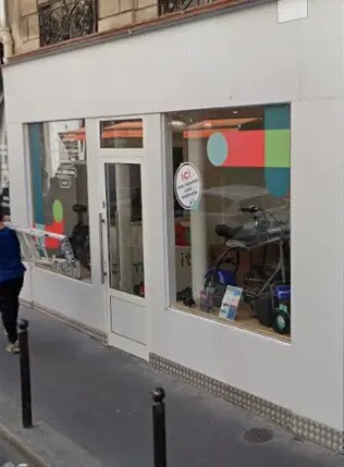 Retail in Paris for sale Building Photo- Image 1 of 4