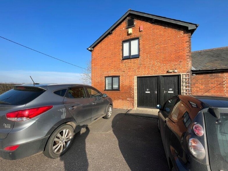 Stutton Rd, Manningtree to rent - Building Photo - Image 2 of 3