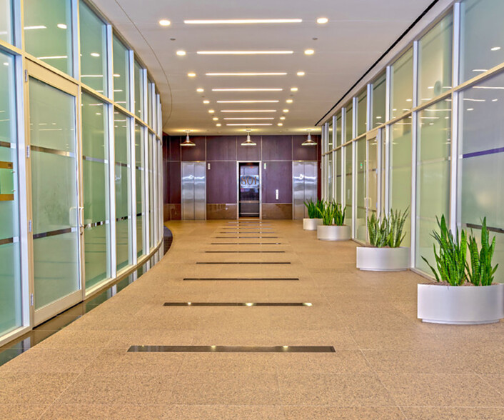 801 Louisiana St, Houston, TX for rent - Lobby - Image 3 of 8