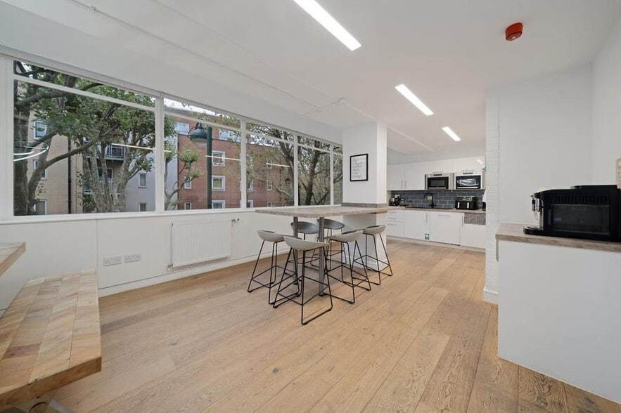 9 Kirkdale Rd, London to rent - Building Photo - Image 3 of 33