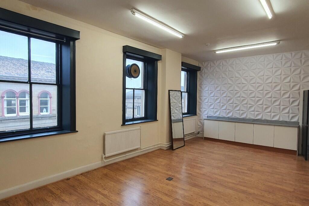 John William St, Huddersfield to rent Interior Photo- Image 1 of 3